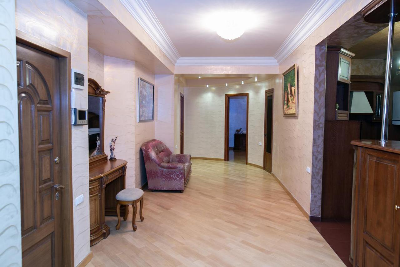 G&A 3 Bedroom Republic Square Yerevan Exterior photo