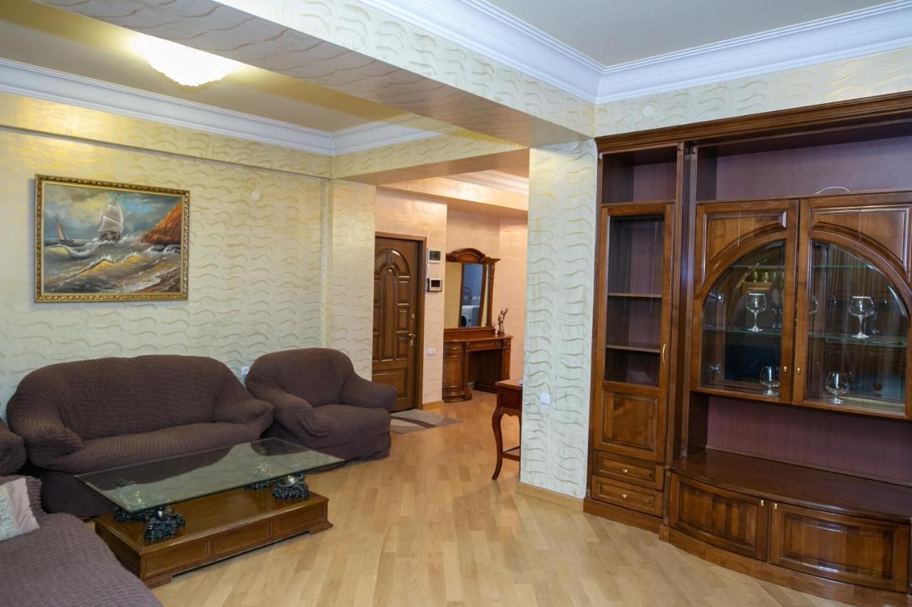 G&A 3 Bedroom Republic Square Yerevan Exterior photo