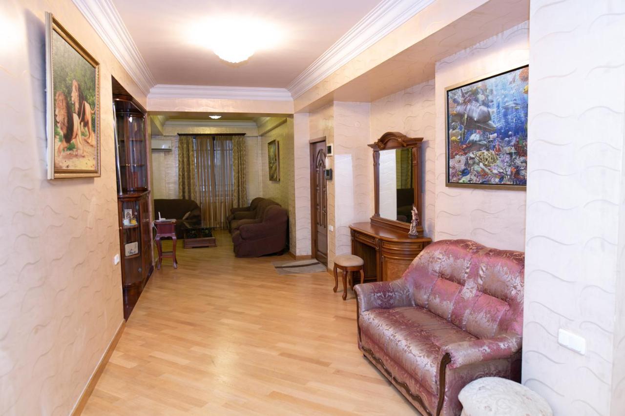 G&A 3 Bedroom Republic Square Yerevan Exterior photo