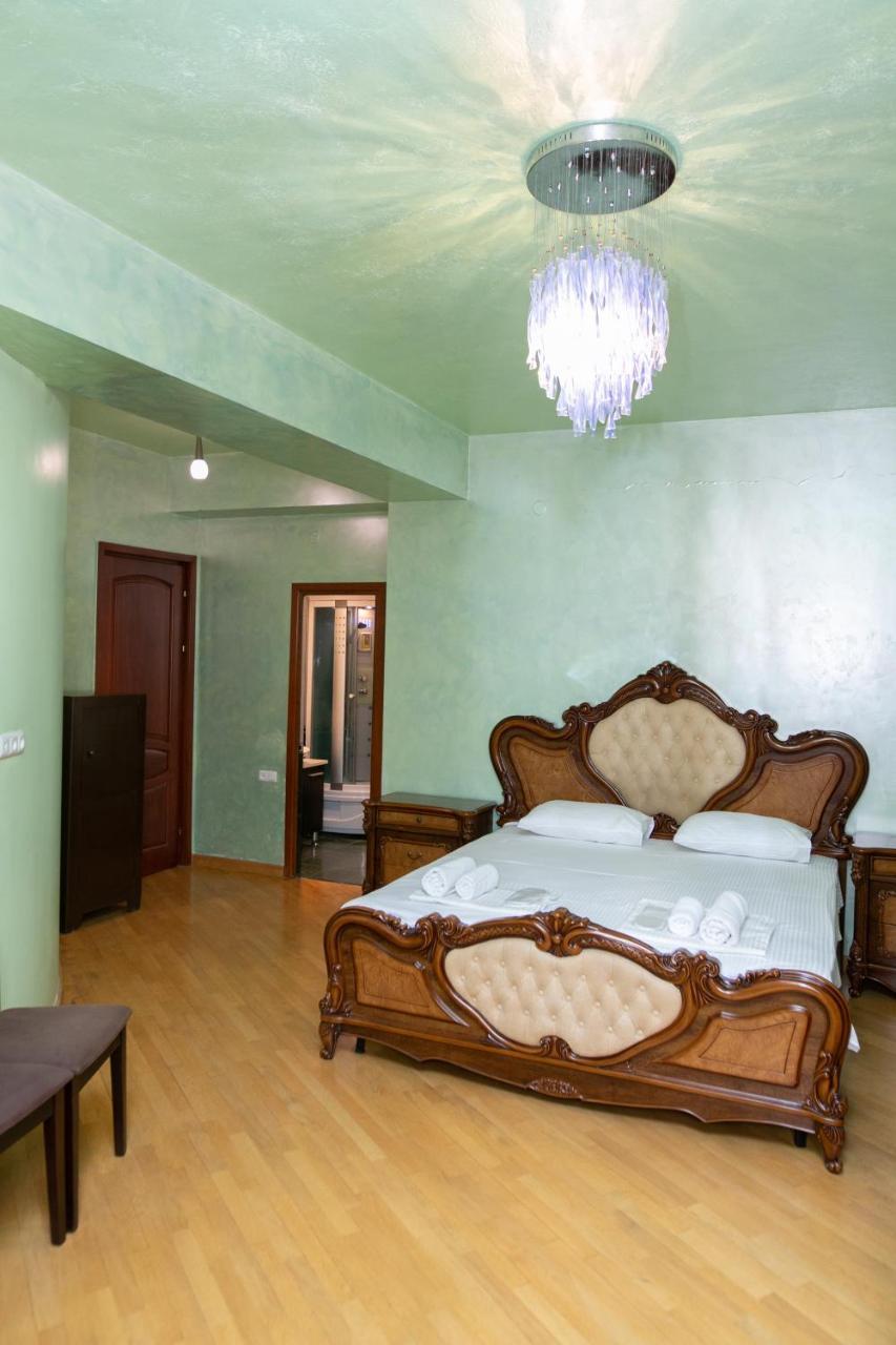 G&A 3 Bedroom Republic Square Yerevan Exterior photo